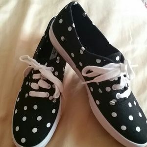 Keds Sneakers  sz 6 Black and white NWOT
